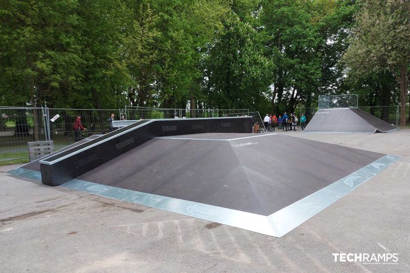 Skatepark Ostrowiec Świętokrzyski - скейт-парк 