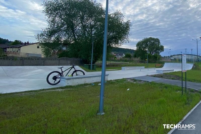 Изградивме бетонски скејт -парк во Шачини. Покрај овој објект, исто така беше изградена модуларна велосипедска патека, односно пумпа, како дополнителна атракција за локалната заедница.