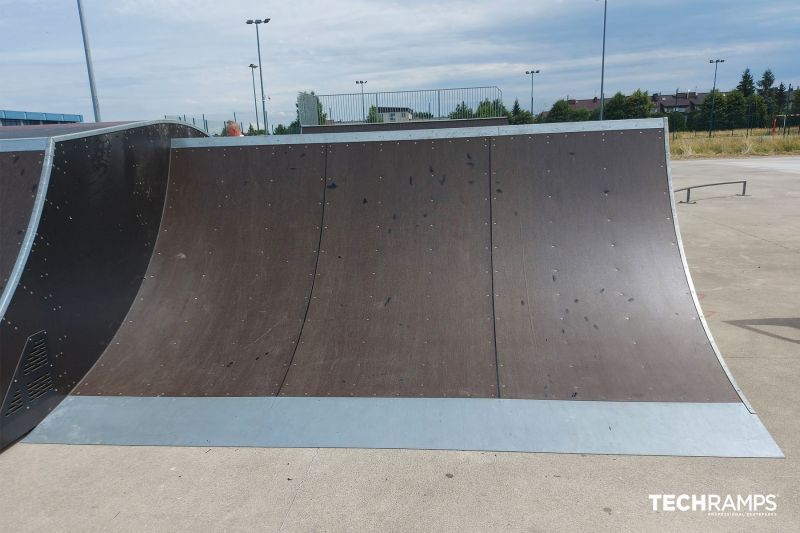 Чверть-труба + Чверть-труба 90-та піраміда - Skatepark Wyszków